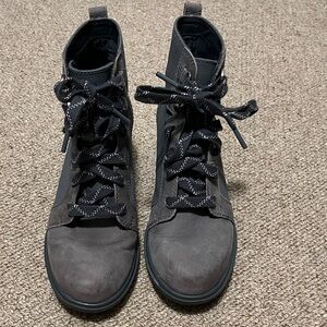 Stylish Gray Sorel High-Top Women’s Boots 7M